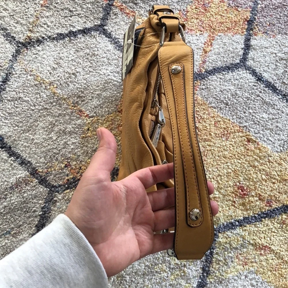 B. Makowsky Purse - Picture 3 of 11